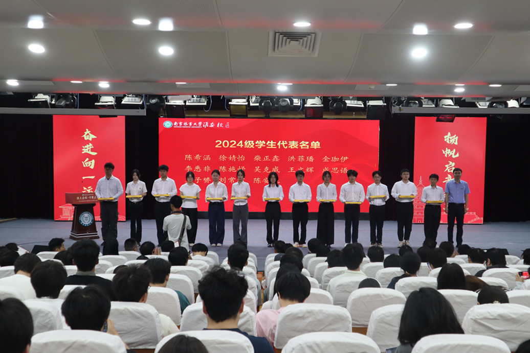 褚书记赠送礼物121212